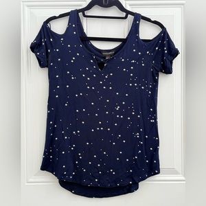 Rock & Republic Short Sleeve Shirt/Top. Cold shoulder. Size XS.